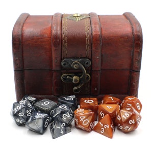 Caja / cofre de almacenamiento de dados de juego de rol con dos juegos de dados D & D