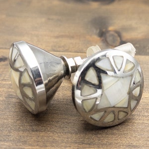 Bグレードのユニークなキャビネットノブ、ドレッサーの引き出し用取っ手 - ヴィンテージスタイルのマザーオブパールノブ、シルバーベース