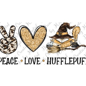 以下が含まれることがあります： 平和、愛、そしてハッフルパフ！平和のサイン、ハート、そして本、羽根、ほうきを持った魔女の帽子を描いたデジタルイラスト。平和のサインはハッフルパフの模様で飾られています。