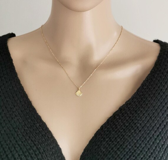 Gold Seashell Necklace, Gold Shell Necklace, Seashell Choker, Shell Choker, Seashell Charm Necklace, Shell Charm Necklace, Ocean Necklace