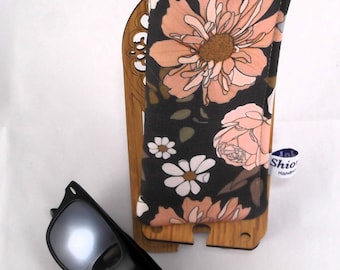 Floral Fabric Sunglass Pouch: Padded Eyeglass Case