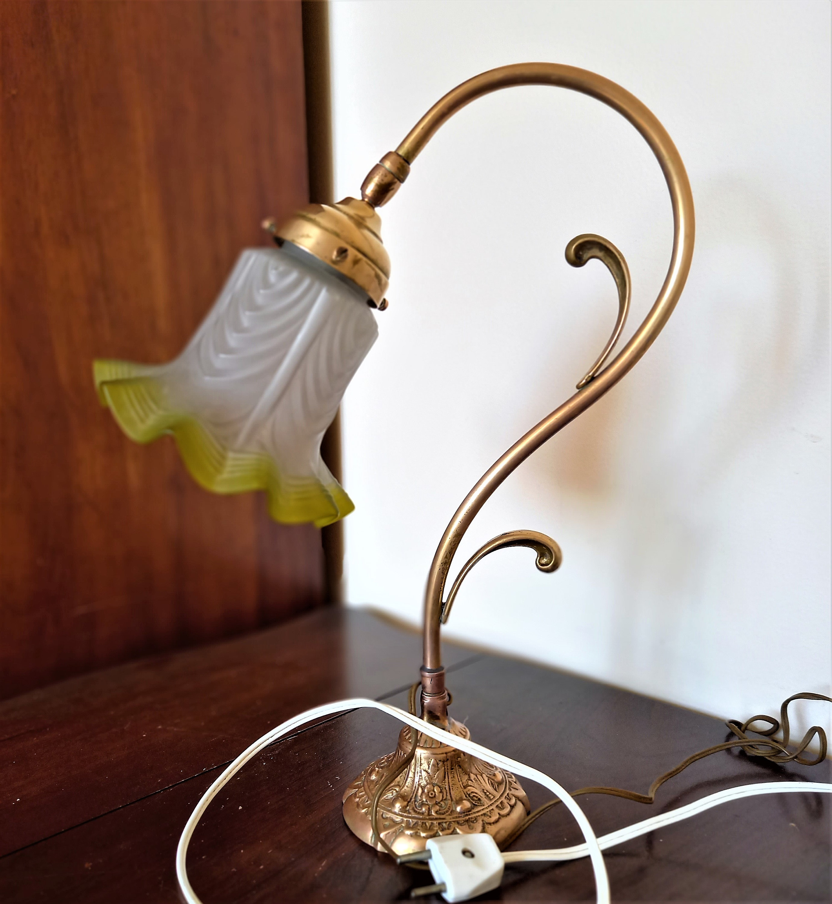 Art Nouveau Table Lamp From the 1900 Period - Beautiful Art Nouveau Table Lamp From the 1900 Period - Beautiful