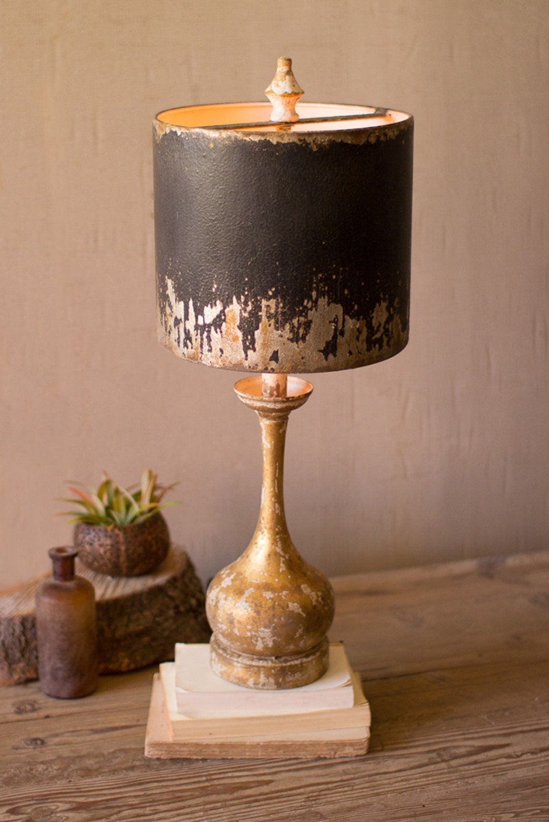 Knuppel knelpunt gesloten Table Lamp With Round Wooden Base and Black and Gold Metal - Etsy Finland
