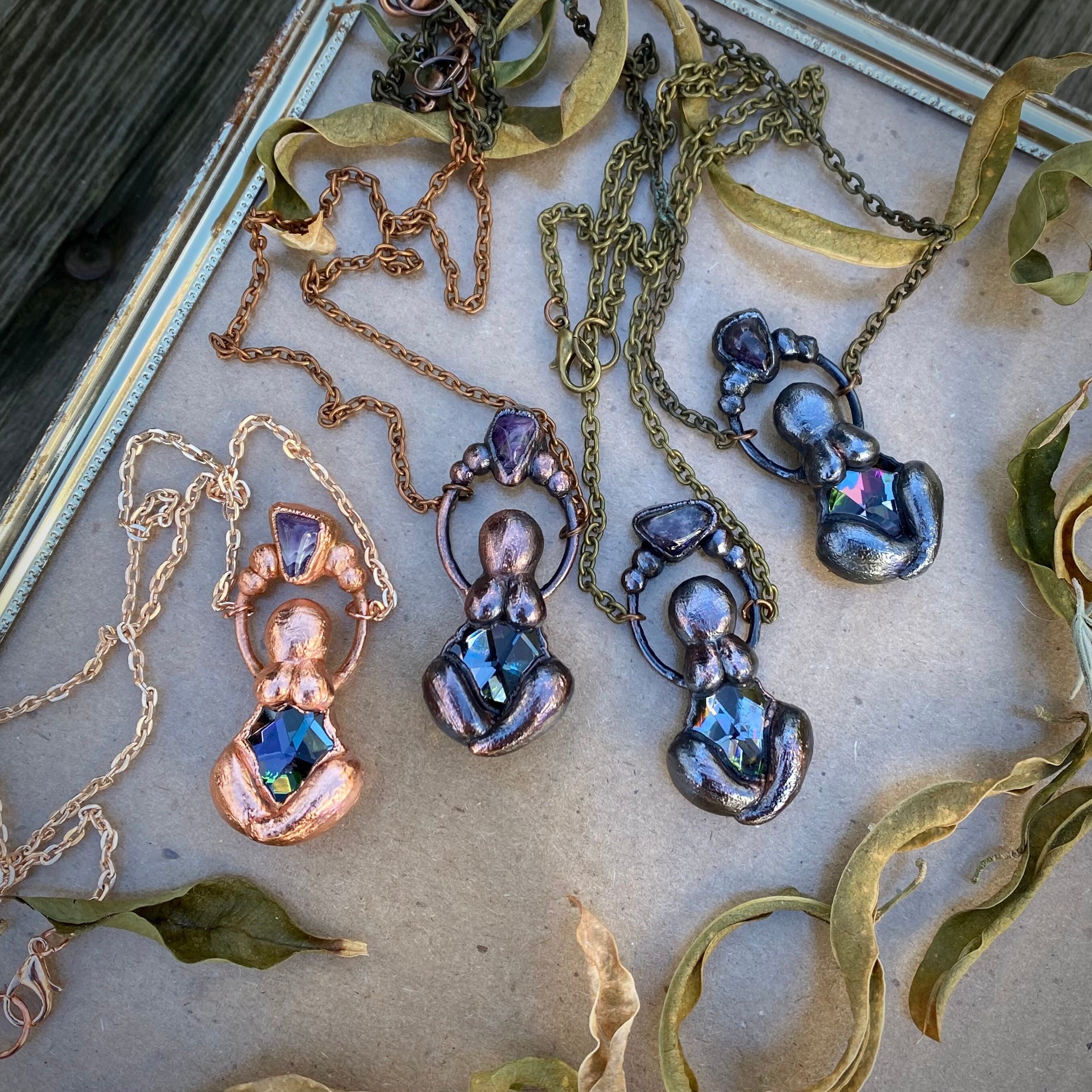 Goddelijke vrouwelijke godin hanger, moedergodin ketting, amethist sieraden, kristallen ketting, maangodin, koperen geëlektroformeerde sieraden