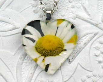 puffy heart-shaped daisy photo necklace