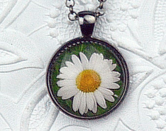 daisy necklace in bronze circle setting