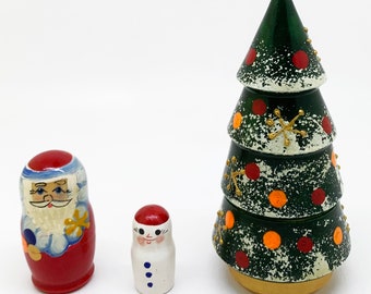 Mini Wooden Christmas Tree Nesting Decoration with Santa and Snowman inside