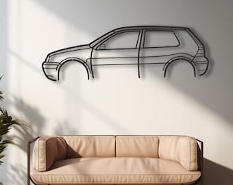 Puede incluir: Una pieza de arte mural de metal negro que presenta el contorno minimalista de un coche hatchback. El diseño captura el perfil lateral del vehículo, incluyendo las ventanas, la línea del techo y los paneles de la carrocería en una línea.