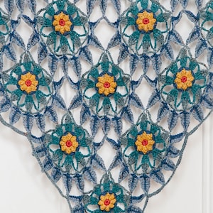 Patrón de chal de flor de loto de Jane Crowfoot