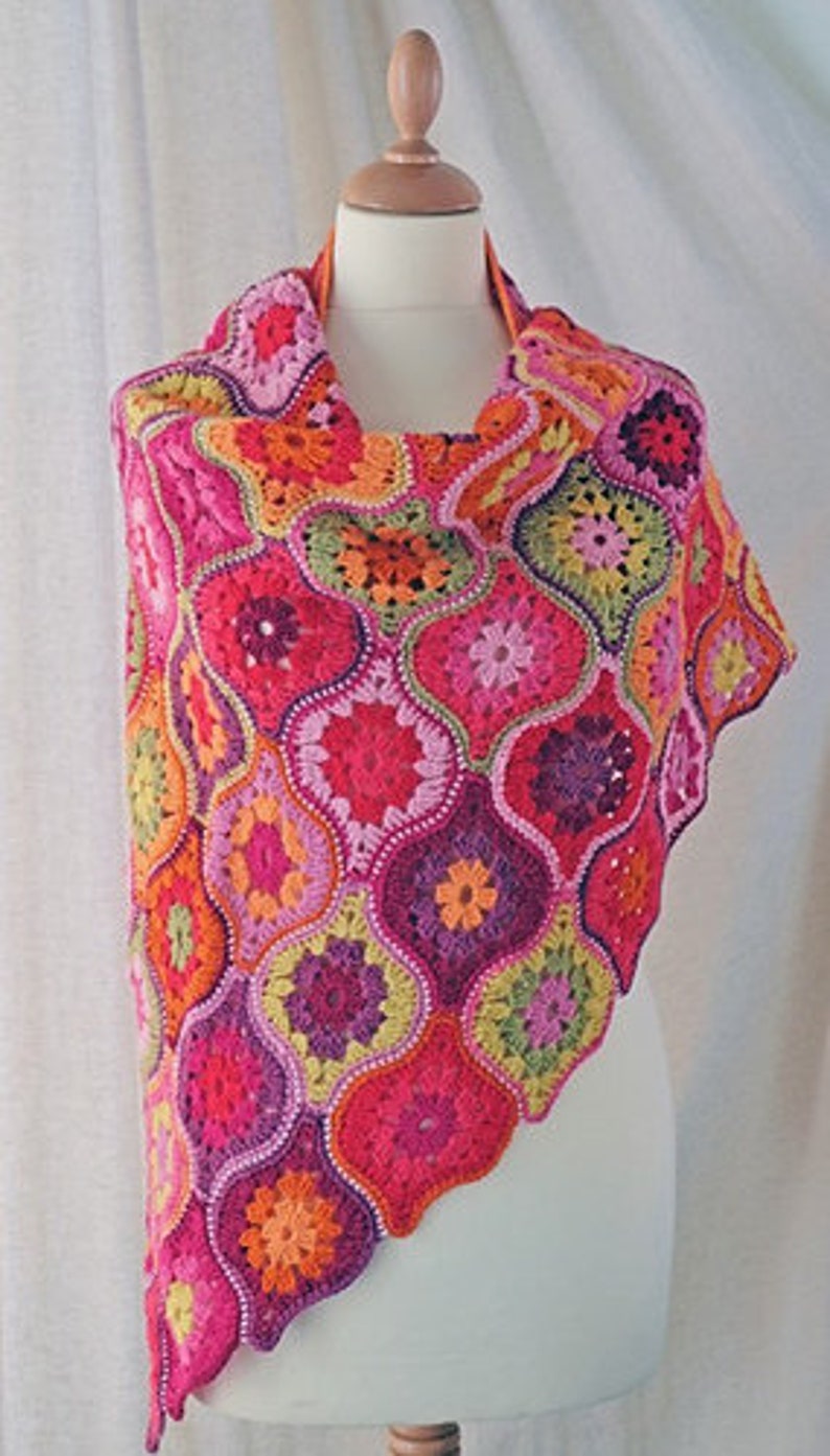 Mystical Lanterns Shawl Pattern by Jane Crowfoot image 3