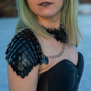 Scale mail Shoulder Pads with Choker