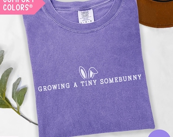 Camiseta de Pascua con colores cómodos para anunciar el embarazo, temática de baby shower de Pascua, camiseta de Pascua para futuras mamás, camiseta minimalista de Pascua para embarazadas.