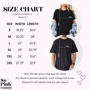 Puede incluir: Camisetas negras con tabla de tallas. La tabla muestra las medidas para las tallas S a 3XL, con anchos de 46,36 cm a 70,49 cm y largos de 67,56 cm a 82,55 cm. Las camisetas son unisex y est&aacute;n hechas de algod&oacute;n estadounidense hilado en anillo.