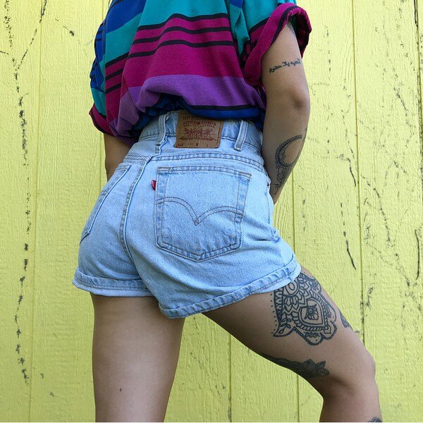 ON SALE •••• RARE Vintage 512 Levi’s Slim Fit Ultra Light Wash Denim High Waisted Shorts | extra small | xs | small | 25