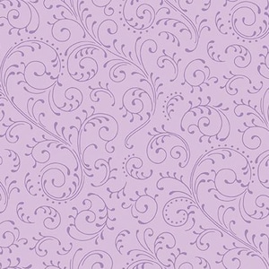 Könnte beinhalten: Ein hellvioletter Stoff mit einem sich wiederholenden Muster aus wirbelnden Ranken und Locken. Das Design ist ein hellerer Farbton von Lila als der Hintergrund und erzeugt einen subtilen Kontrast. Der Stoff wird in Zentimetern gemessen.