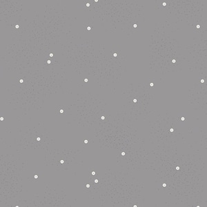 Puede incluir: Tela gris con textura moteada y diseños florales blancos dispersos. La tela se mide en pulgadas, con una escala de 1 a 12 pulgadas a lo largo del borde inferior. El logotipo de Riley Blake Designs es visible.