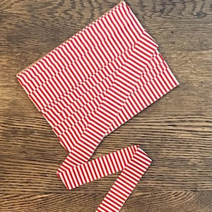 Costura de colcha pré-fabricada - Tecido de algodão listrado vermelho e branco de 1/8&quot; da Riley Blake - Costura de colcha de 1,25&quot; com dobra única por metro