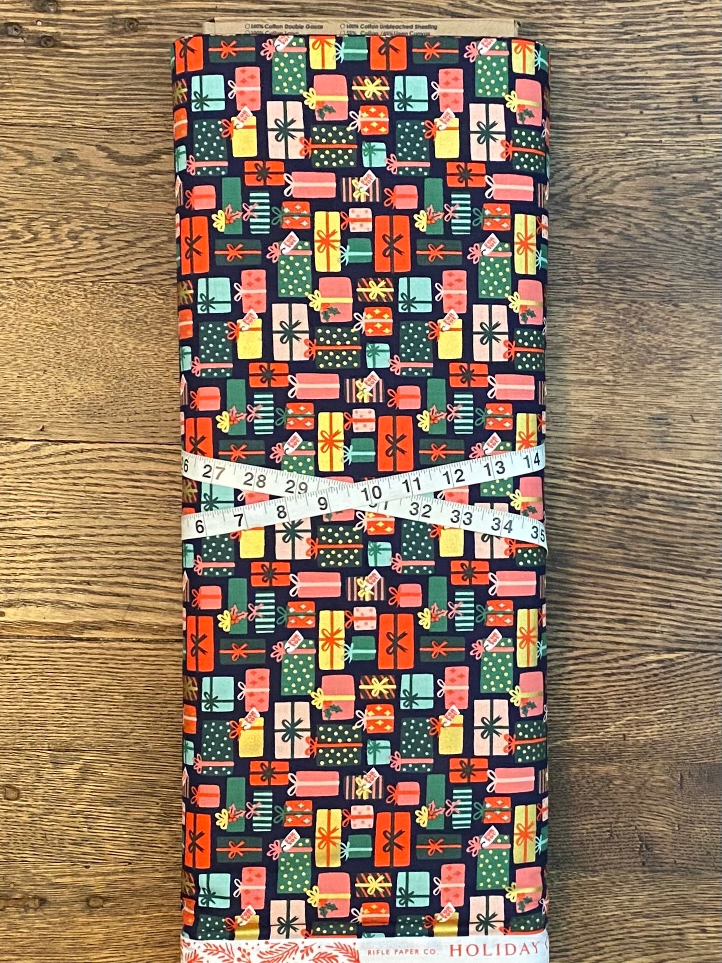 Tessuto Natalizio John Louden A Tema Marina Militare: Cotone Trapuntato Oro Metallizzato, 45" - Fat Quarter