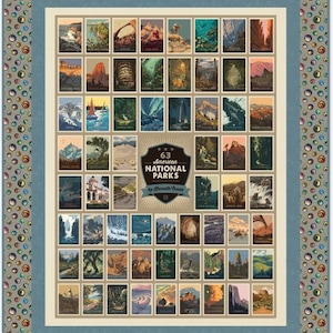 Può includere: Una stampa incorniciata con 63 Parchi Nazionali Americani, ciascuno raffigurato in un design di cartolina vintage. La stampa ha un bordo azzurro con un motivo di forme circolari colorate. L'immagine centrale è circondata da un bordo color crema.
