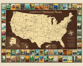 Puede incluir: Un mapa marrón y crema titulado America's National Parks que presenta un mapa central de los Estados Unidos con fronteras estatales e iconos. El mapa está rodeado por un borde de pequeñas ilustraciones rectangulares coloridas de parques.