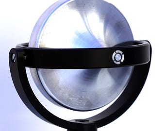 Giroscopio de sobremesa de aluminio: escultura cinética de precisión para escritorio y modelo físico.