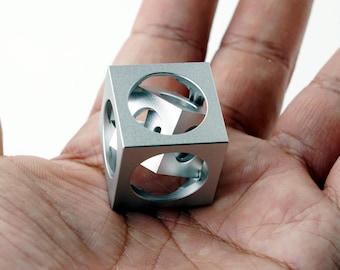 Mini-Aluminium-Drehwürfel, 1-Zoll-CNC-gefräste Metallzappel, Maschinist-Geschenk, Technik-Schreibtisch-Spielzeug