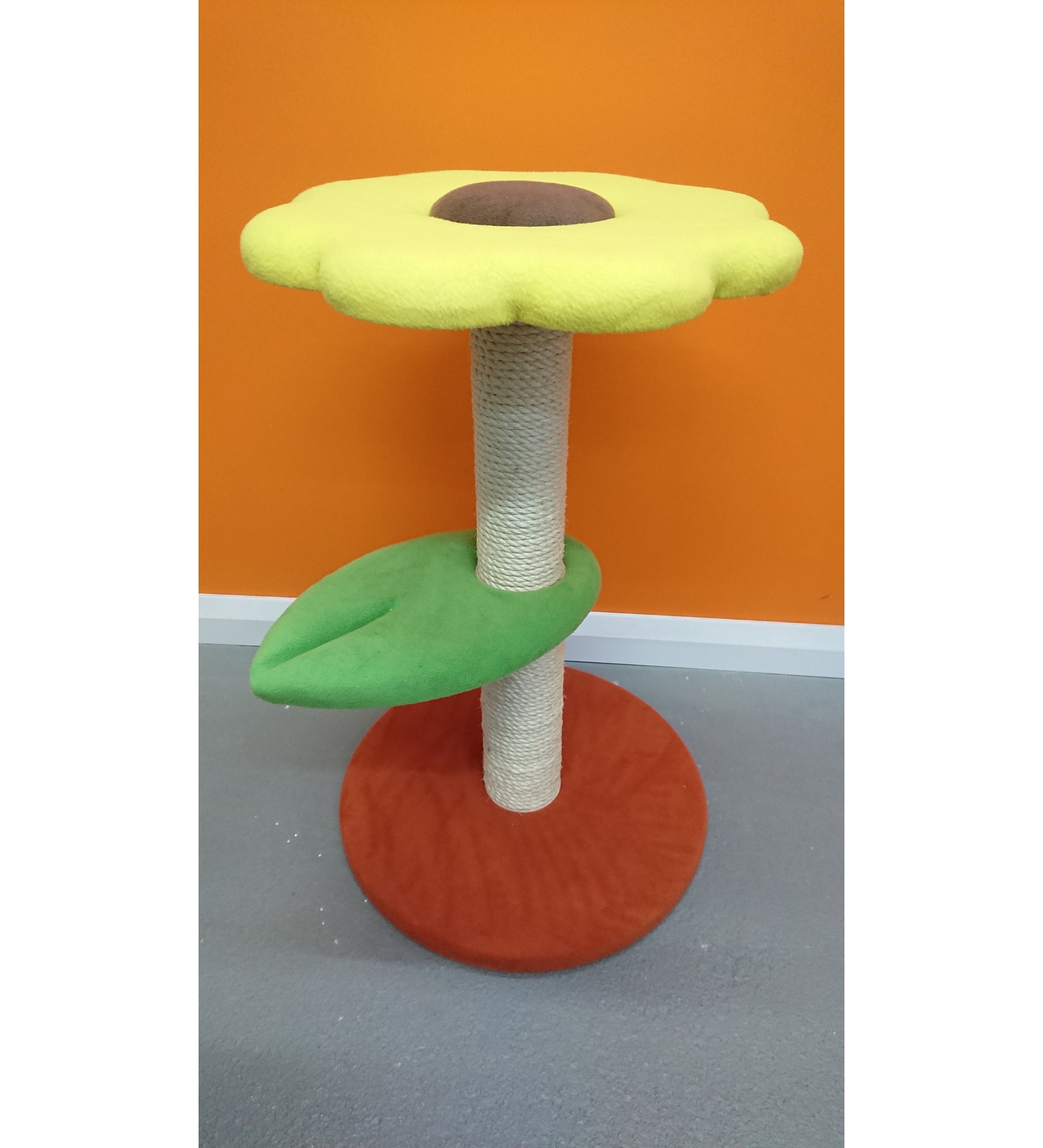 sunflower scratching post