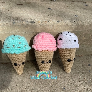 Stuffie de helado de ganchillo, comida simulada hecha a mano, Stuffie de panadería lindo, peluche de helado, peluche de helado