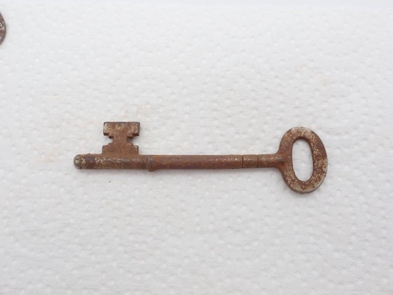 SALE Old Keys Genuine Vintage Keys 10 Antique Skeleton 