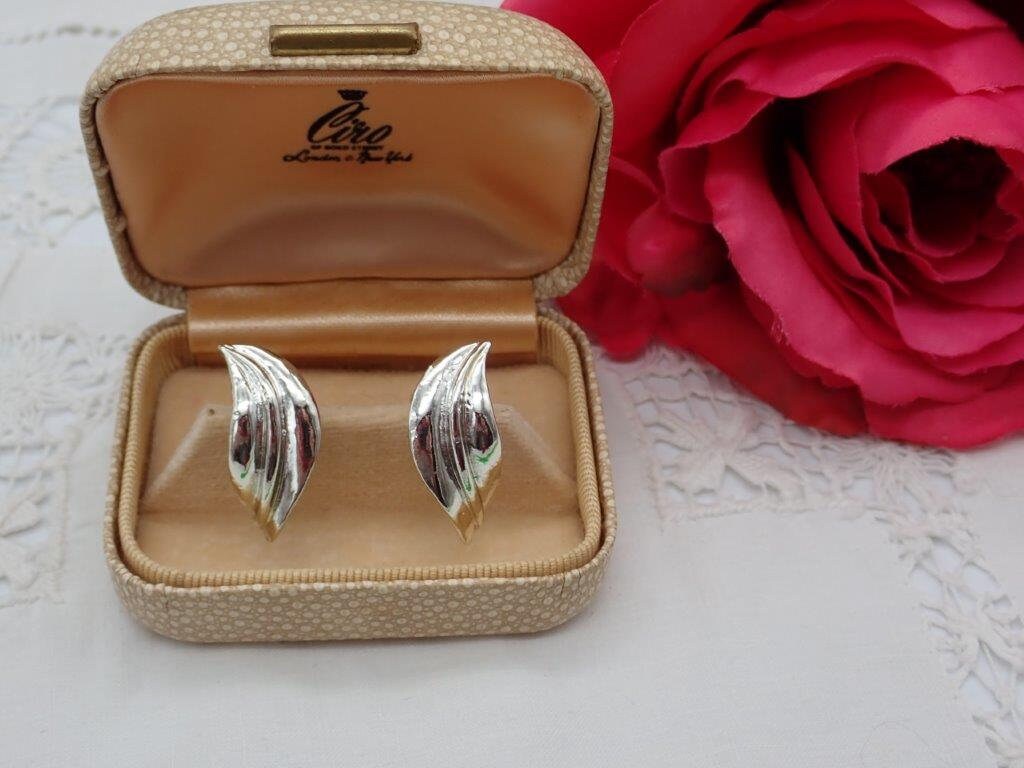 Coro Screw Back Earrings Vintage Coro Jewelery Vintage Costume