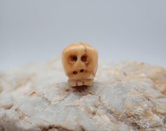 Skull Bead, Vintage Button, Old Bead, Collectible Button, Unusual Toggle, Skull Pendant