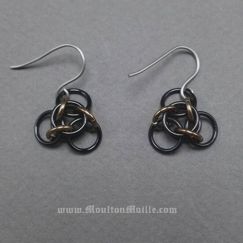 THREE WINDS Chainmaille Earrings image 1