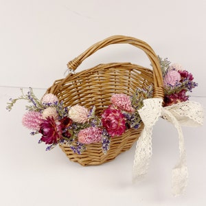 フラワーガールバスケット、ウェディングバスケット、木製、バラの花びら、ドライフラワー、プリザーブドフラワー、通路ランナー、装飾バスケット、ディテール、花柄、ブライダル