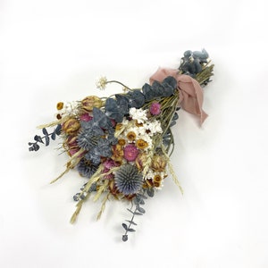Getrocknete Blumenstrauß, blaue Distel, Eukalyptus, konservierte Blumenhochzeit