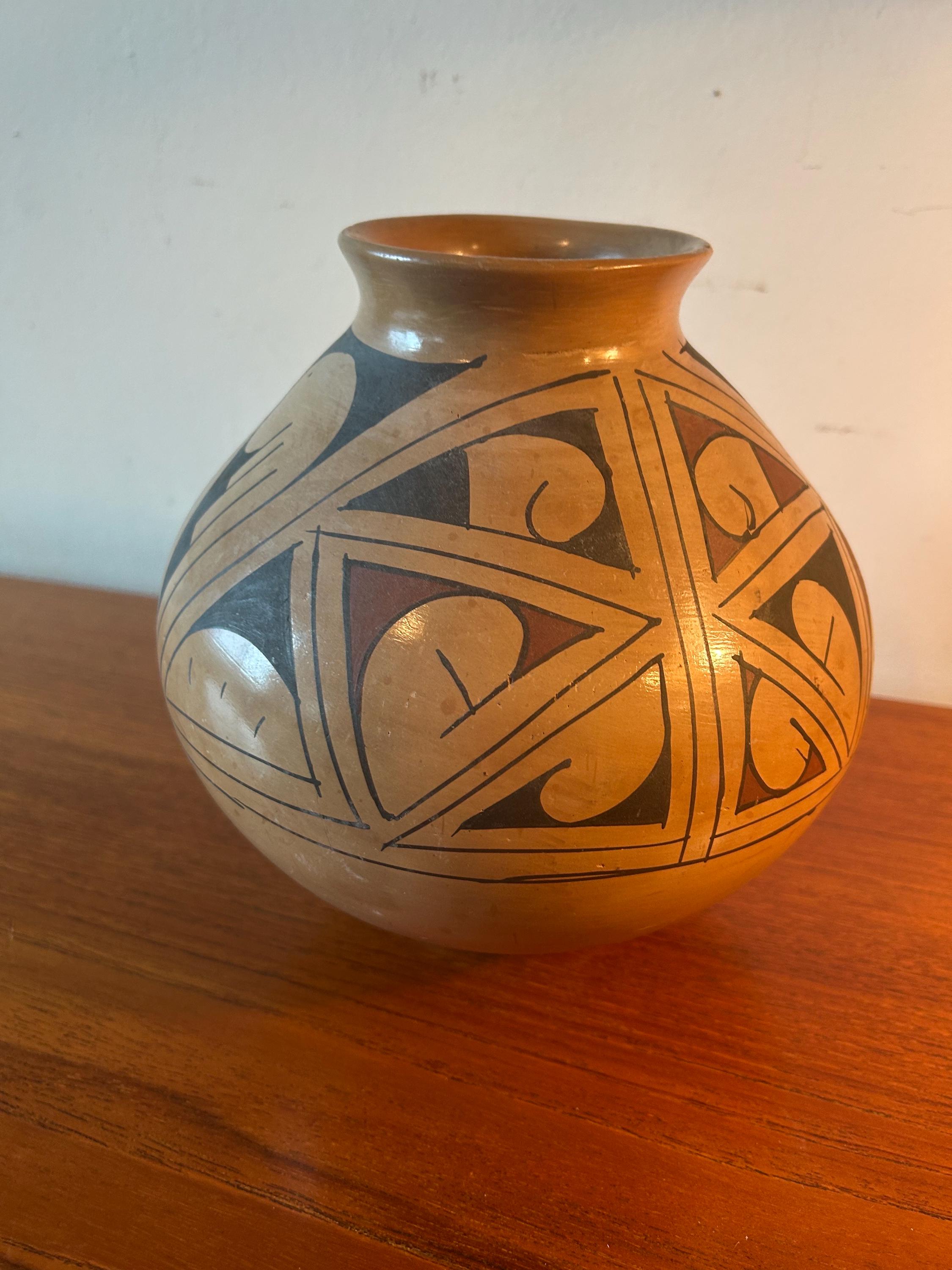 Vintage Polychrome Signed Bonito M Mata Ortiz Pottery Vessel Handmade 8”