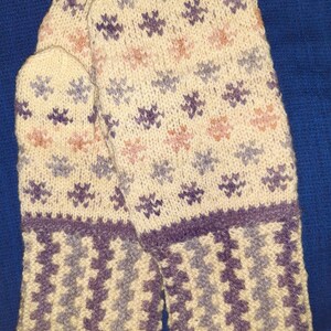 Hand knitted Latvian ethnographic mittens 100% wool Hand made Gift for woman Extra warm