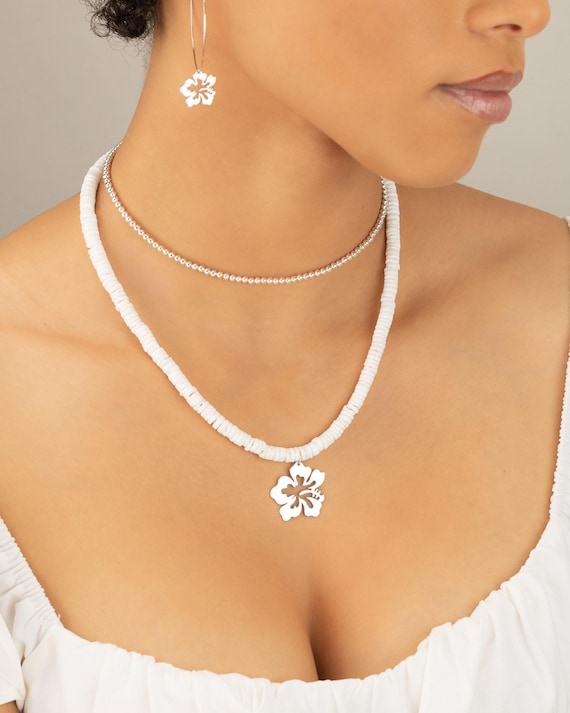 WHITE SEASHELL BEADED necklace with Hibiscus Flower charm • Heishi Hawaiian pendant necklace • wedding jewelry water resistant • NEBH3PCAAp