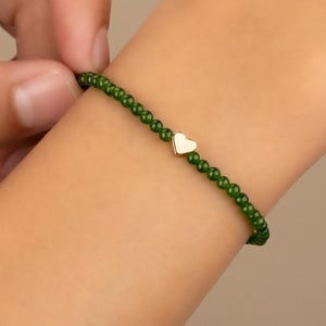 Pulsera de cuentas JADE HEART • resistente al agua • piedra preciosa auténtica • chapada en oro de 14k o plata de ley • elástica • regalo de aniversario