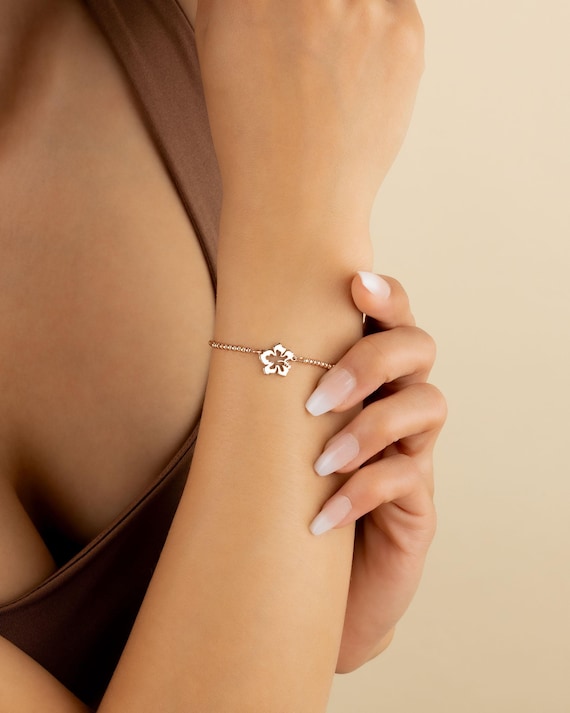 HIBISCUS FLOWER CHARM beaded bracelet • gift for her • Hawaiian jewelry • stackable dainty bracelet • stretch water resistant • BRBP3CH2AF