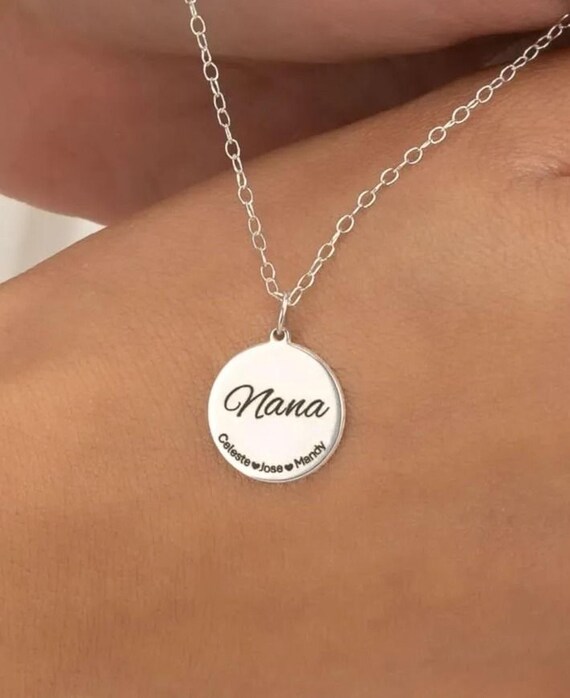 MOM GRANDMA ENGRAVED circle pendant • children grandchildren names • personalized gift • abuela, nana, mimi, gigi, nannie, mama, mom, auntie