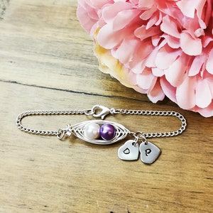Pea pod bracelet, Mum gift, Sister gift, Birthday bracelet, Mothers day gift, Baby twins, Two peas in a pod, twins, Maternity, Family gift
