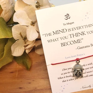 Bracciale Buddha, braccialetto dei desideri del Buddha, regalo Yoga, braccialetto di amicizia Yoga, carta Buddha, meditazione, ricordo del Buddha, gioielli Om, Pilates