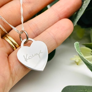 Collier en argent avec écriture manuscrite, écriture manuscrite d&#39;un être cher gravée, bijoux manuscrits, cadeau collier signature des papas pour sa fille