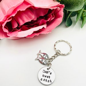 Eingehängt auf Papa, Papa Schlüsselanhänger, Papa Schlüsselring, Papa beste Fang, Fischer Geschenk, Geburtstagsgeschenk für Papa, Papa Schlüsselring, Freund, Angeln Geschenk