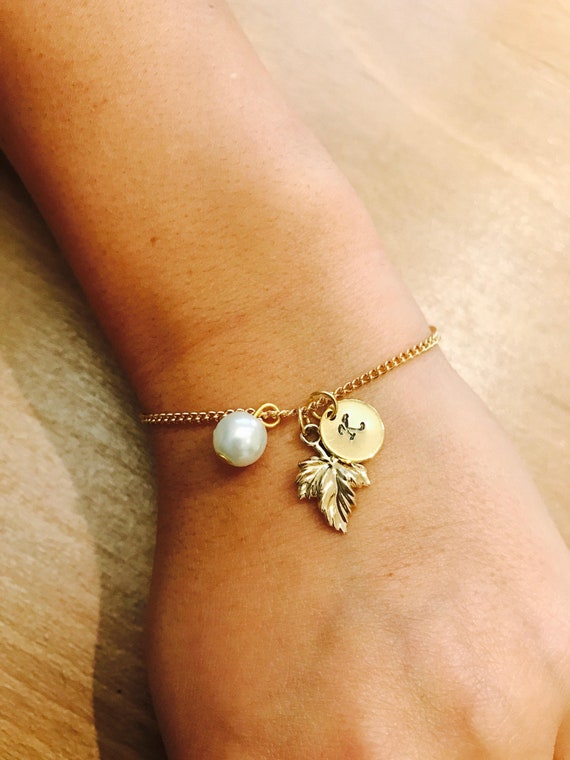 Bridesmaid leaf bracelet, Minimal bracelet, Minimalist bracelet, Gold bracelet, Initial bracelet, Personalised charm bracelet, Monogram