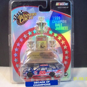 Dale Jarrett NASCAR  Winner&#39;s Circle Ford Credit #88 1999 Champion Ford Taurus 1/64 Scale Diecast Car Great Gift Idea