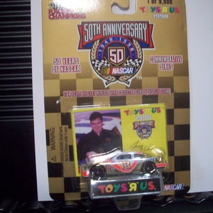 NASCAR トイザらス ゴールド 50周年記念シリーズ #13 ジェリー ナドー ストックカー 1998 レーシング チャンピオン 1/64 ダイキャストカー 新品 ギフトに最適