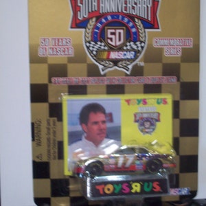 NASCAR Toys R Us Gold 50周年記念シリーズ #17 ダレル・ウォルトリップ ストックカー 1998 レーシングチャンピオン 1/64 ダイキャストカー 新品 ギフトに最適