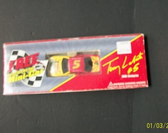 Vintage NASCAR 1996 Kellogg's Terry Labonte Honey Crunch Corn Flakes Collectible Mini Car #5 Cornelius 1/64 Scale Diecast Car New In Package