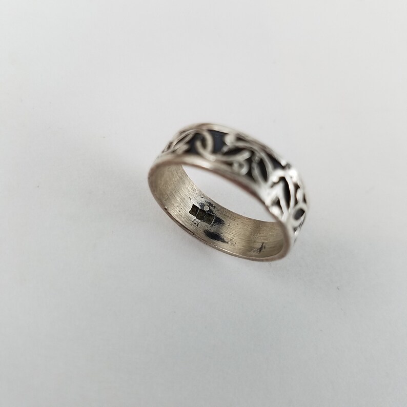 sterling silver ring band with floral design size 6.5 OY2674